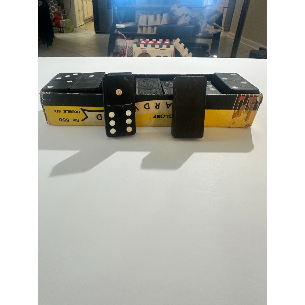 Vintage cardinal Globe hardwood Dominoes in box.no 556 double six